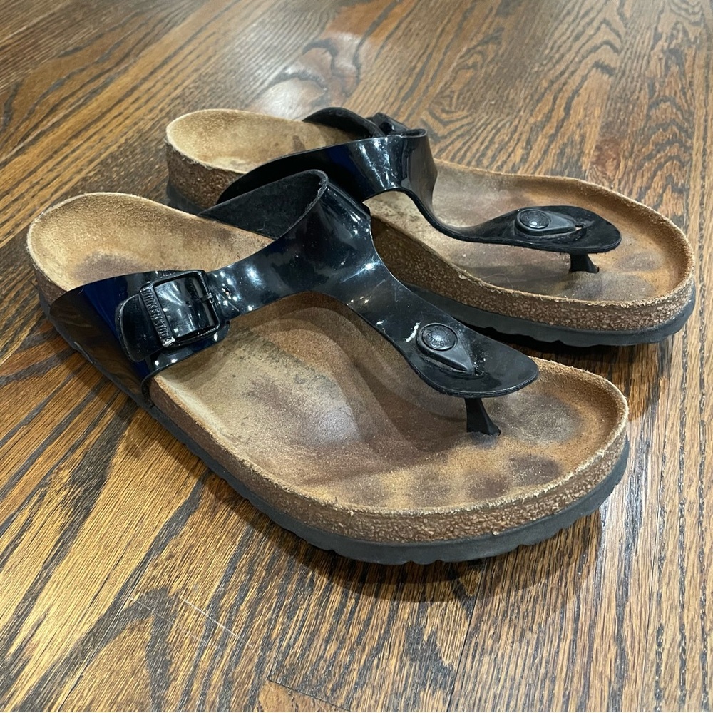 BIRKENSTOCK Gizeh Black Patent Leather Slip On Sandals
